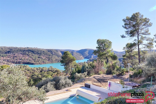 Prestigious villa of 230M2 with swimming pool and breathtaking views of the lake of Esparron de Ver