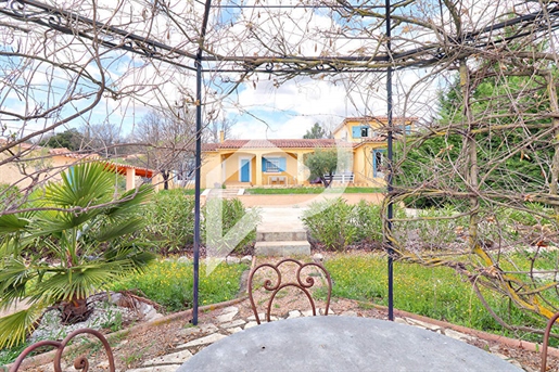 Villa type 5 with pool, pool house, garden and unobstructed views