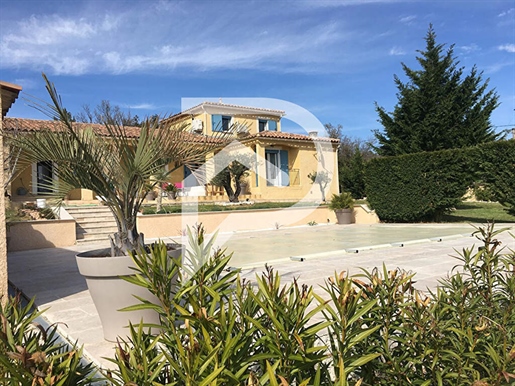 Villa type 5 with pool, pool house, garden and unobstructed views