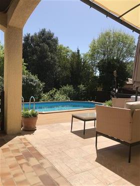 Villa avec piscine & potentiel constructible à Aspères.