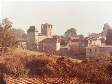 En fantastisk bondgård från 19-talet som tidigare var en del av Le Claud vingård, inklusive en konv