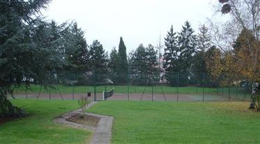 T1 46 m2 s parkom i tenis vendômee