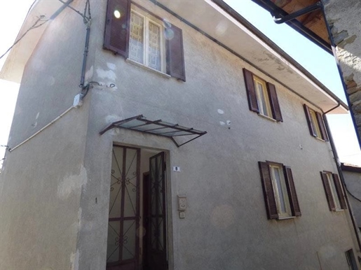 Casa con 3 appartamenti a Murazzano in vendita