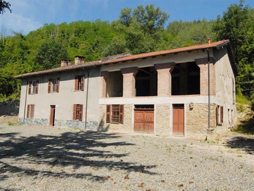 Farmhouse set in the hills near Acqui Terme