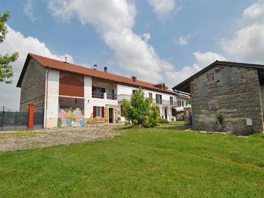 Spacious Restored Farmhouse with 1 Hectare of Land in a Commanding Position