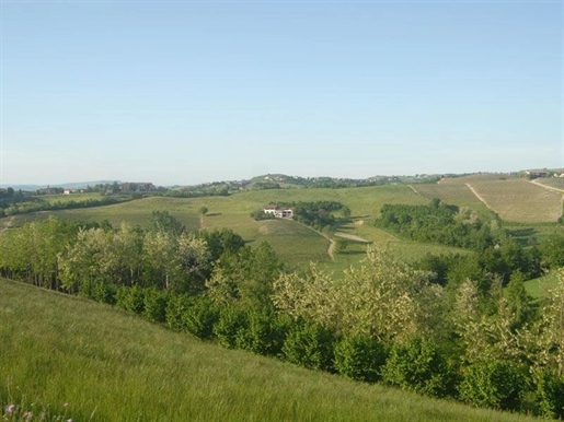 Villa for sale with view on Langhe hills