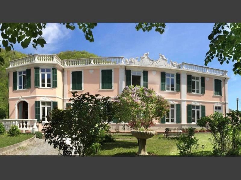 Art Nouveau villa surrounded by a well kept 1000 sq meter garden