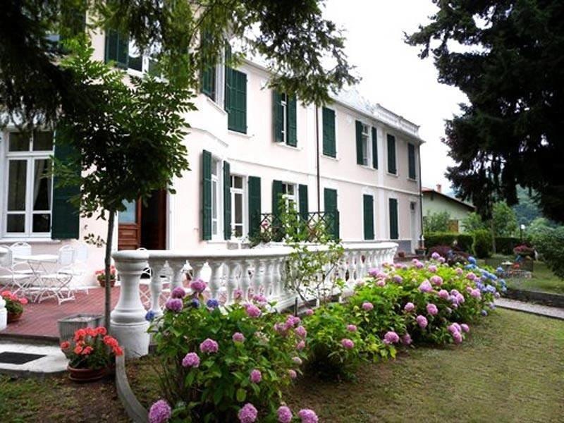 Art Nouveau villa surrounded by a well kept 1000 sq meter garden