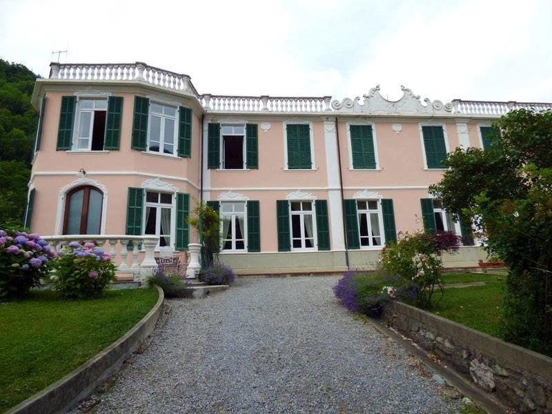 Art Nouveau villa surrounded by a well kept 1000 sq meter garden