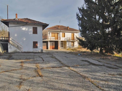 In Monforte d'Alba, a Country House with over a Hectare of Land for Sale