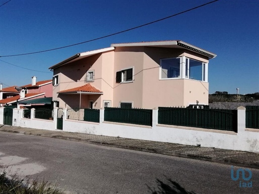 Home / Villa with 5 Rooms in Lisboa with 194,00 m²