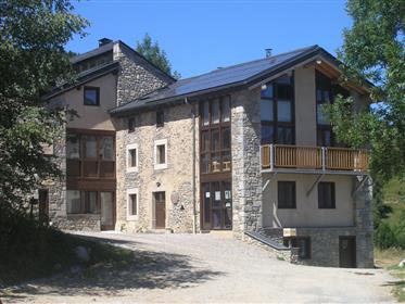 Försäljning av stuga grön Hostel i östra Pyrenéerna