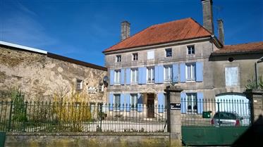 € € 170,000 - haute Marne - casa de mestre + 4 quartos.