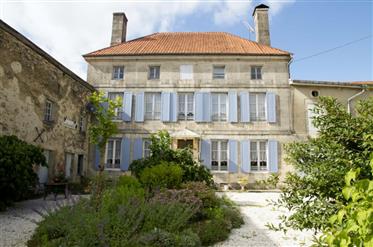 €170.000 € - haute Marne - casa di master + 4 camere.