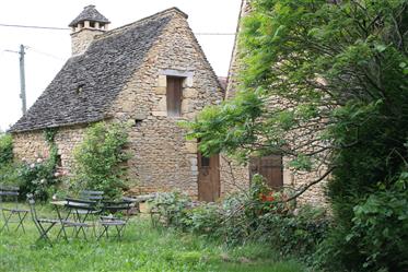 Stort hus i smukke landsby i Dordogne