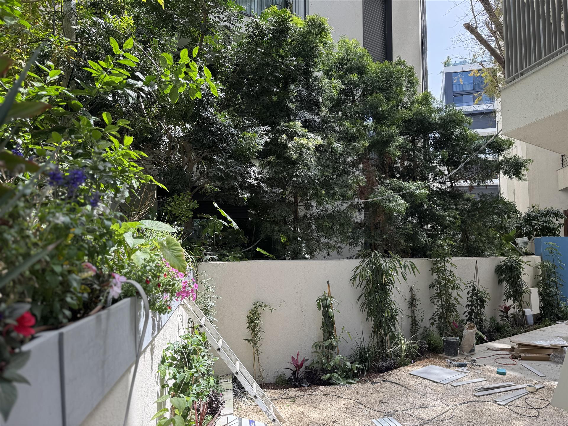  Luxury Garden Apartment with Infinity Pool – Prime Tel Aviv Investment!