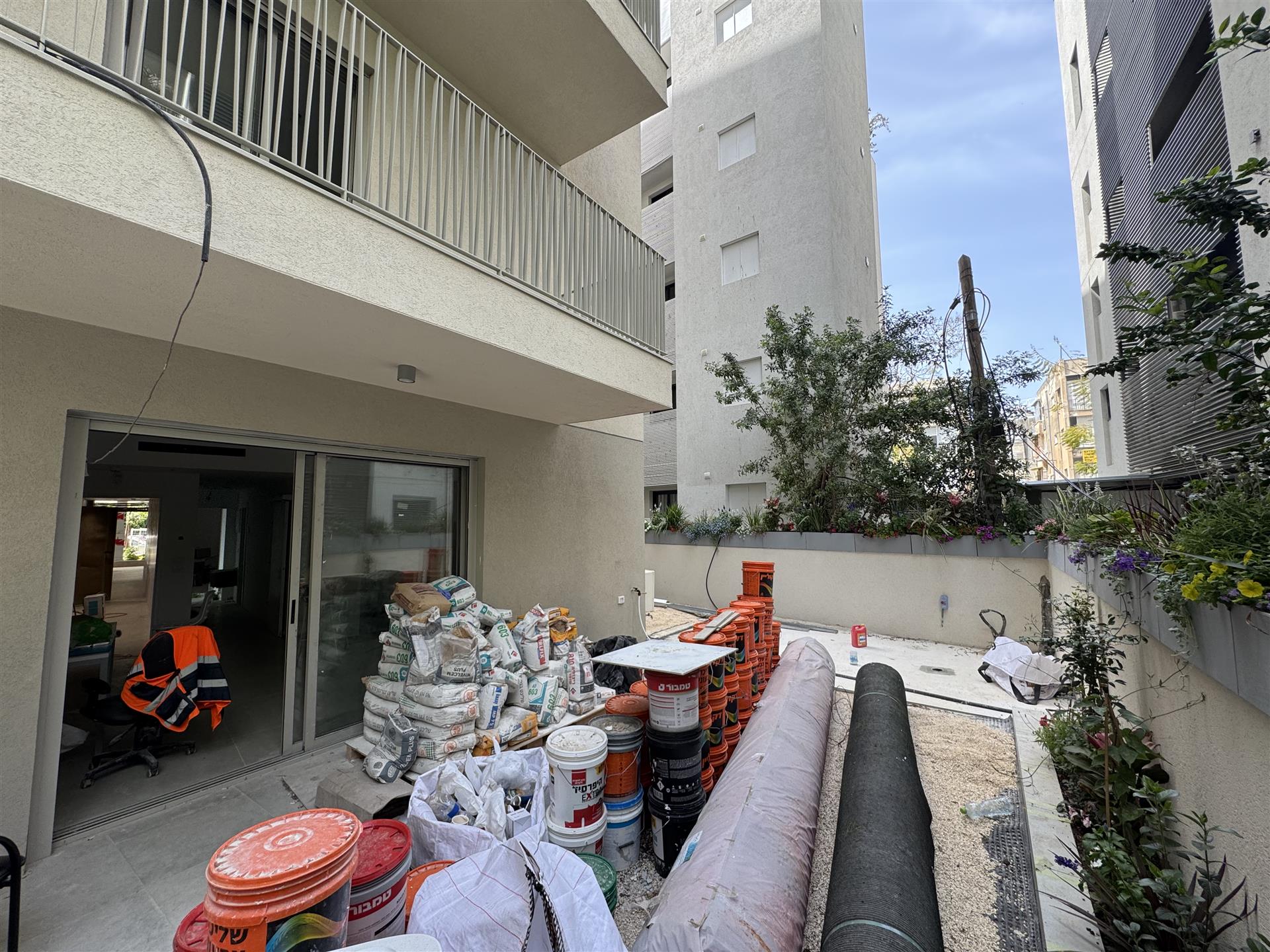  Luxury Garden Apartment with Infinity Pool – Prime Tel Aviv Investment!