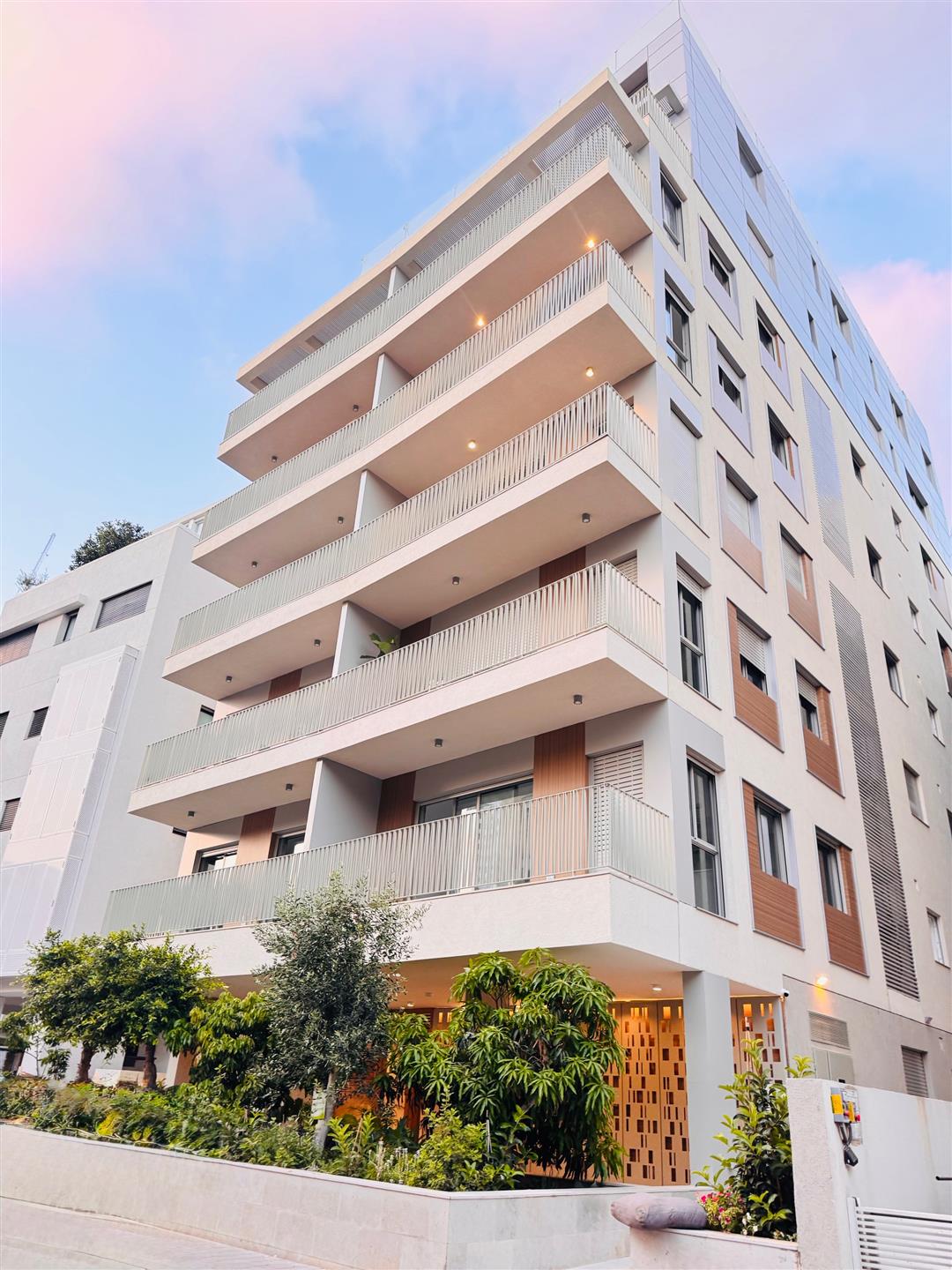 Live the Boutique Dream – A Rare Garden Apartment in Tel Aviv’s Hottest Spot!