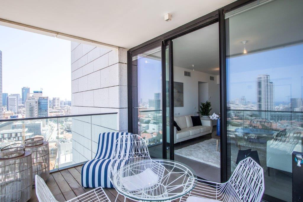 Apartment for sale in a tower with a view of the sea near Neve Tzedek