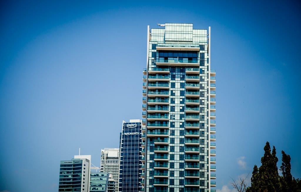 Apartment for sale in a tower with a view of the sea near Neve Tzedek