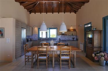 Summer House i Hellas, øya Evia, Sea Coast frittliggende Villa 190 m2 med fantastisk utsikt på en 