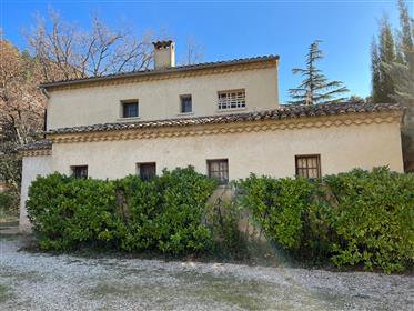 Village house for sale in the village of Séguret with a garden, a swimming pool , a guest house, and