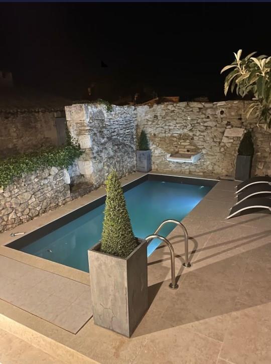 Character village house for sale in Ménerbes with a panoramic view