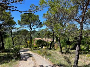 Modern house for sale close to Gordes with a nice view