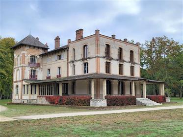 Castle for sale in the gold triangle of Sologne with 70 hectares hunting territory