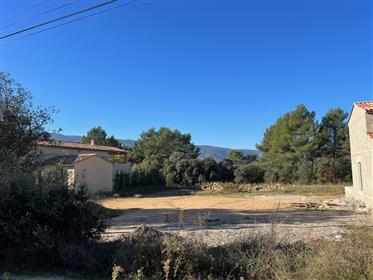 Plot of building land for sale in Ménerbes with a building permit