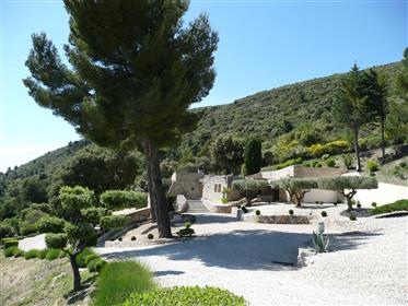 Hunting domain for sale in the Luberon with 314 hectares land