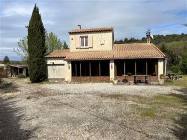 House for sale in Oppède with a nice garden and a view to the Luberon mountain