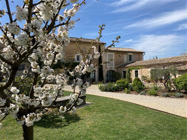 Old charming restored farmhouse for sale in Goult with a courtyard, a landscaped garden and a swimmi