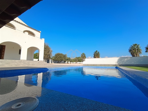 Extraordinary finca in Catral with 4.000 sqm plot and private pool