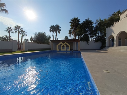Extraordinary finca in Catral with 4.000 sqm plot and private pool