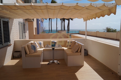 Agradável apartamento térreo em La Manga de Mar Menor com vistas deslumbrantes do mar