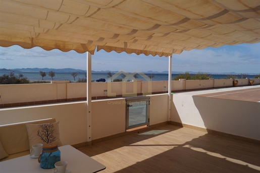 Agradável apartamento térreo em La Manga de Mar Menor com vistas deslumbrantes do mar