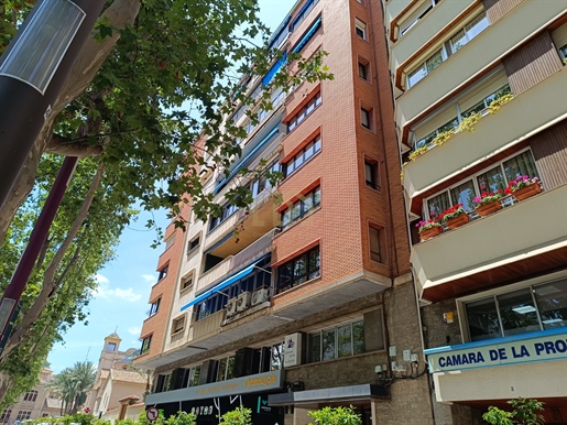 Stor lägenhet på Avenida Alfonso X El Sabio med 5 sovrum