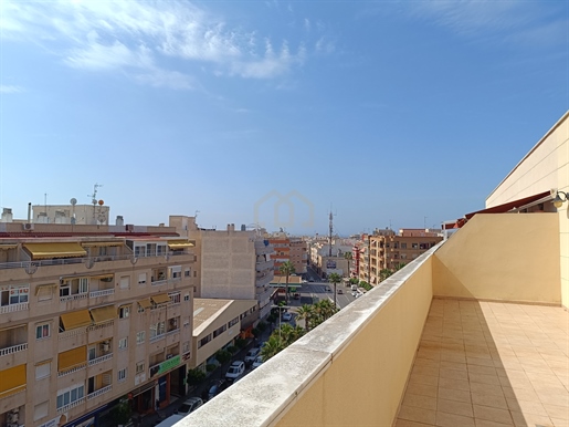 Ático de 5 dormitorios en el corazón de Torrevieja con una terraza de 76 m²