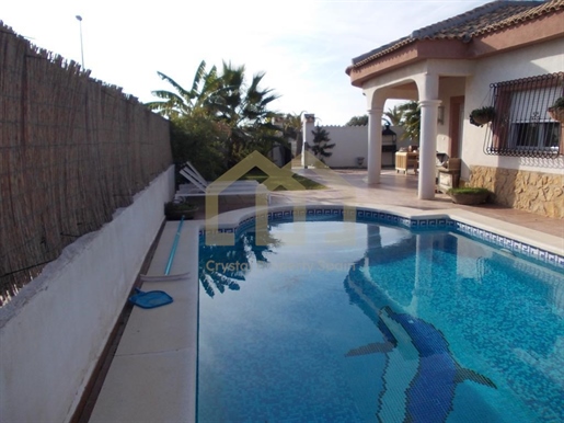 South-Facing detached villa with private pool
