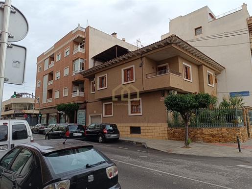 Schöne Doppelhaushälfte im Zentrum von Almoradi, 3 Minuten vom Stadtplatz entfernt