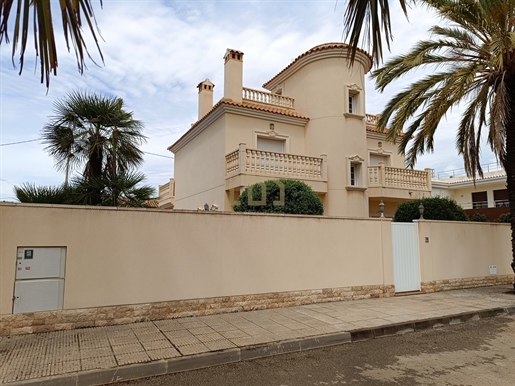 Komplett renovierte Villa in Cabo Roig mit Meerblick