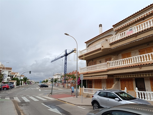 Rymlig lägenhet i Torre de la Horadada och med havsutsikt