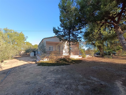 Villa de plain-pied avec un terrain de 2000 m² à Jeronimo y Avileses dans la région de Rancho Belen