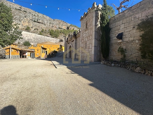 Country Estate for Sale in Ontinyent: Charm and Tradition in a Historic Setting