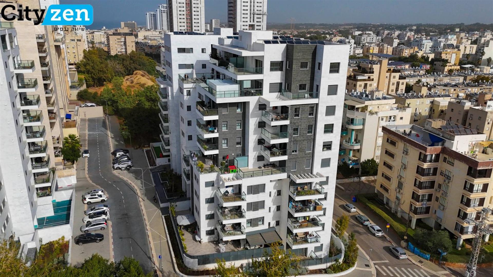 5 Room Mini Penthouse with a Huge Terrace in a New Building by the Sea