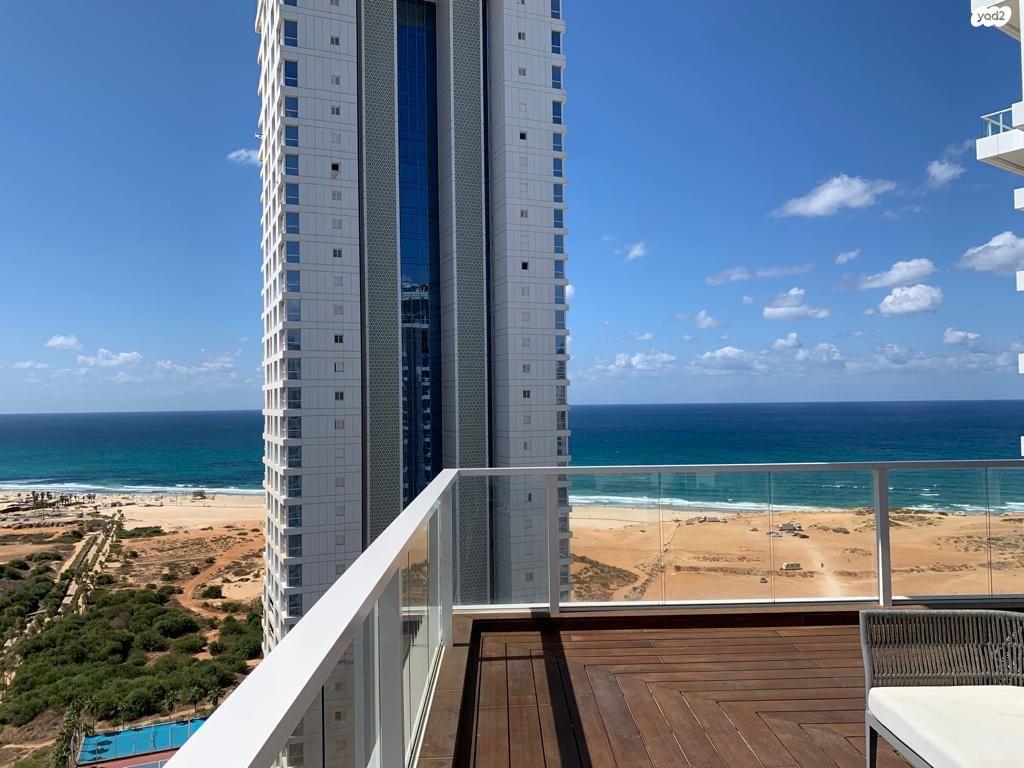 Luxury 5 - room Mini-Penthouse Duplex  in Ir Yamim, Netanya