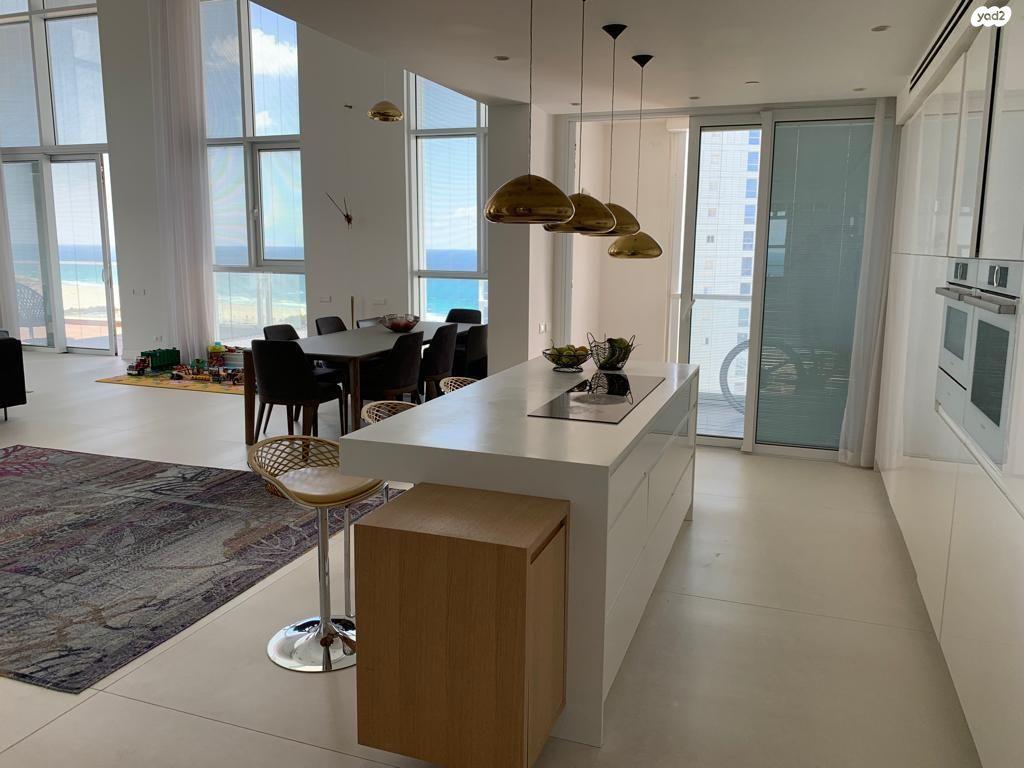 Luxury 5 - room Mini-Penthouse Duplex  in Ir Yamim, Netanya