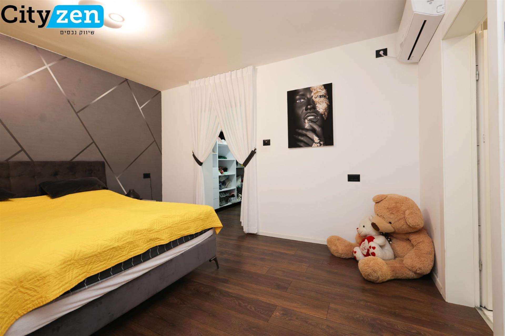 Luxurious 4-Room Apartment with a Huge Private Garden