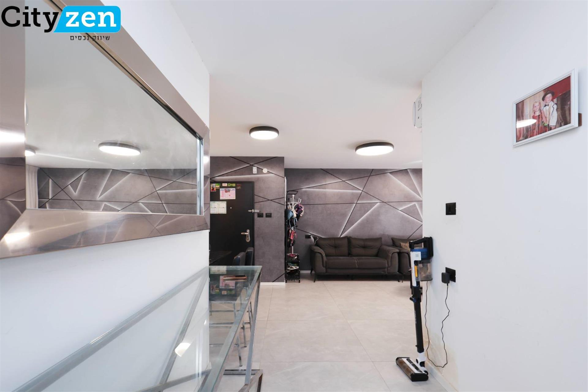 Luxurious 4-Room Apartment with a Huge Private Garden